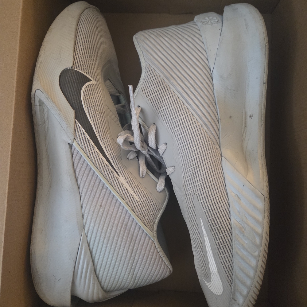 Nike GT Jump Academy Men's Ice Glacier Blue and Grey Shoe